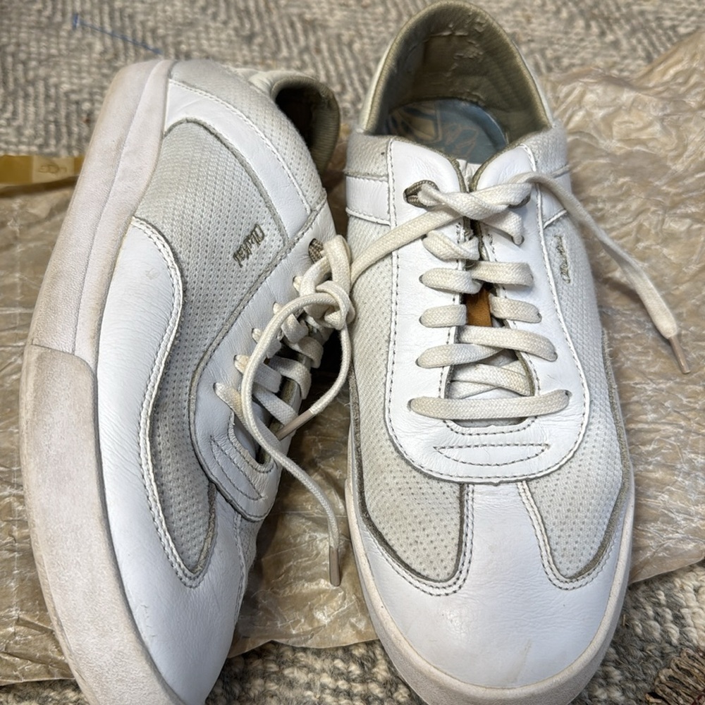 OluKai White Kilea low top court Sneakers women’s size 8 1/2